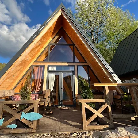 Vikendica - Rajski Poluotok * Jajce