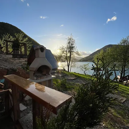 Vikendica - Rajski Poluotok * Jajce