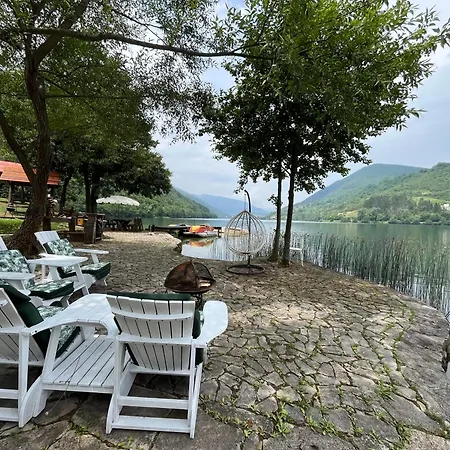 Vikendica - Rajski Poluotok * Jajce