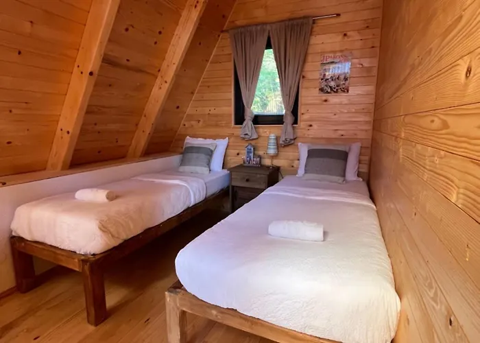 Vikendica - Rajski Poluotok * Jajce