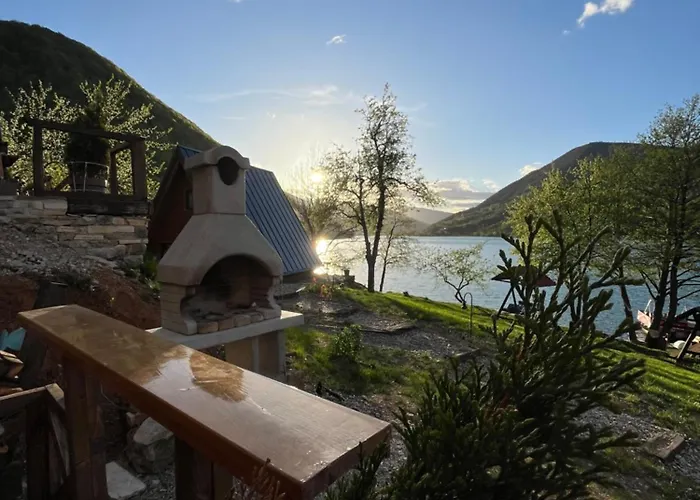 Vikendica - Rajski Poluotok * Jajce