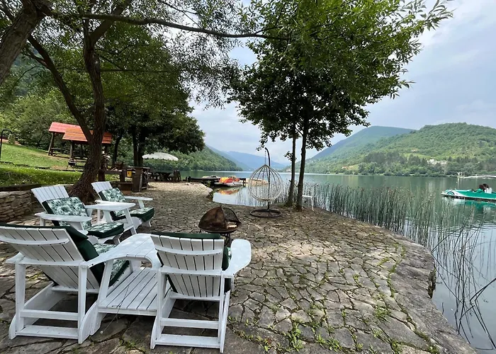 Vikendica - Rajski Poluotok * Jajce